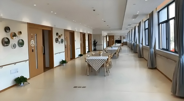 深圳留学生落户2025_演硬汉成名却情路坎坷，8年不敢谈恋爱，遇小10岁的她成宠妻狂魔 却情路坎坷中说消息